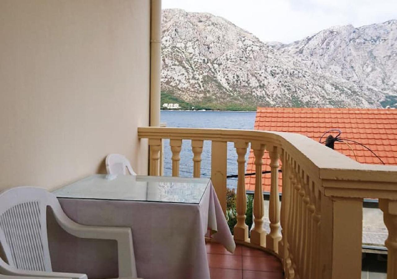 Seaside Apartments And Rooms Kotor Bagian luar foto