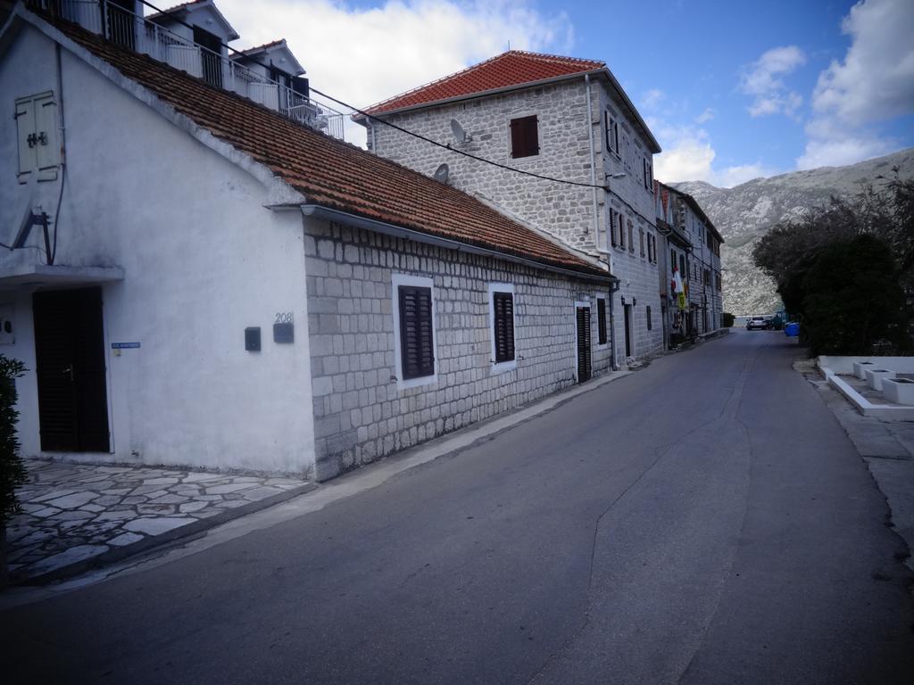 Seaside Apartments And Rooms Kotor Bagian luar foto