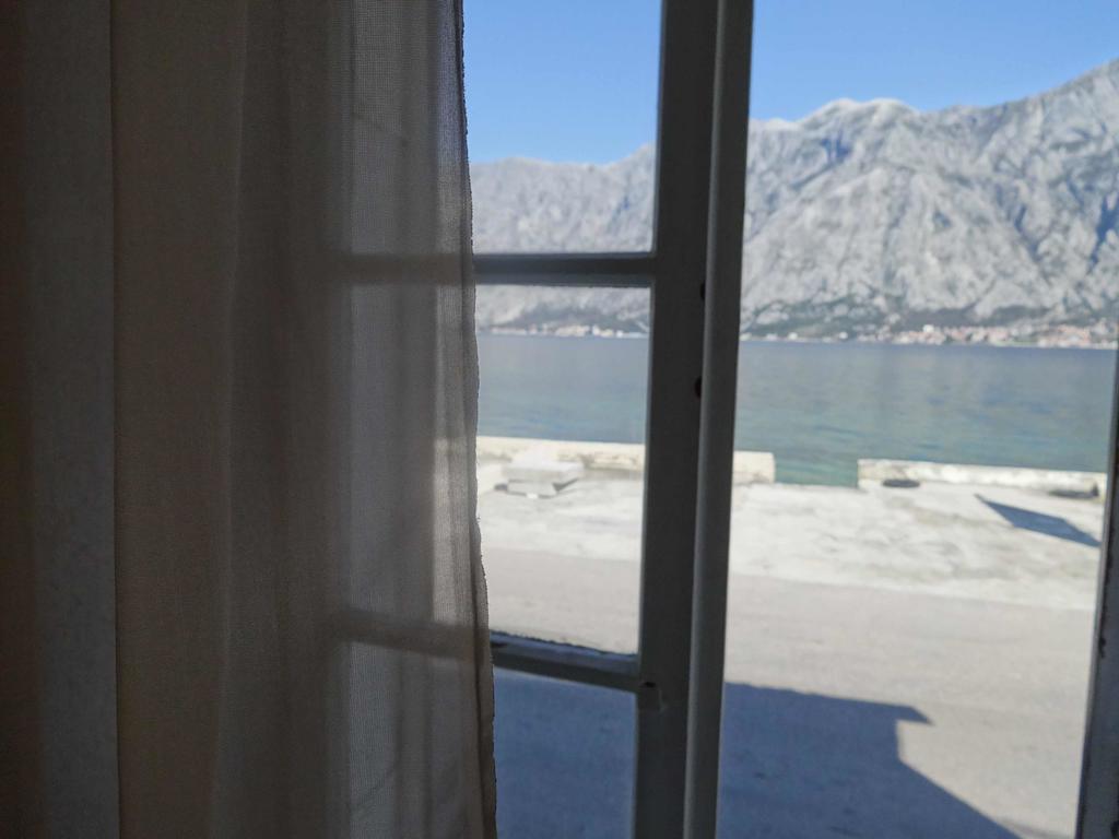 Seaside Apartments And Rooms Kotor Bagian luar foto