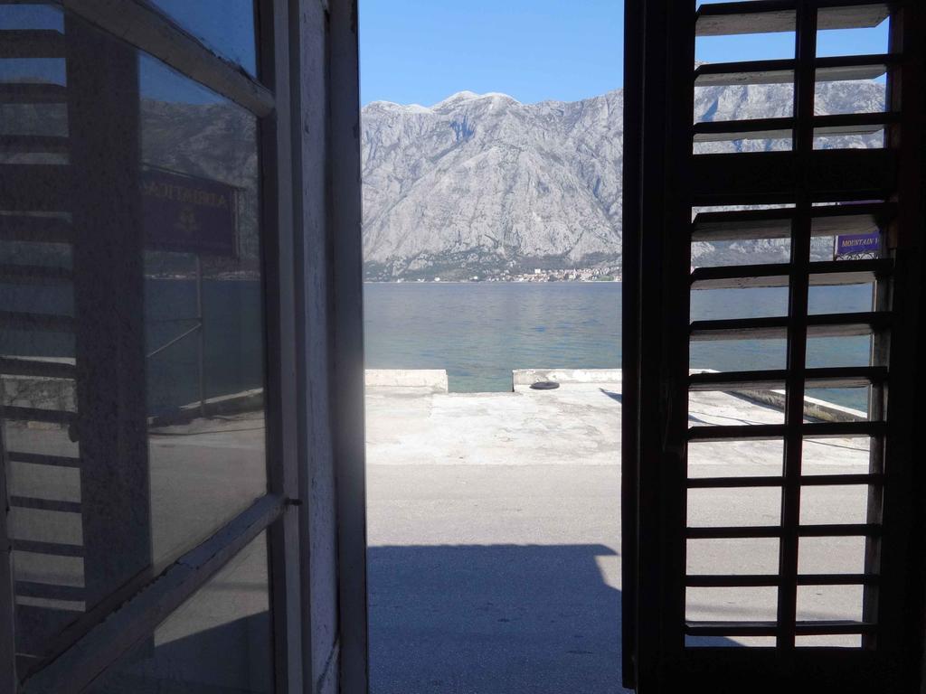 Seaside Apartments And Rooms Kotor Bagian luar foto