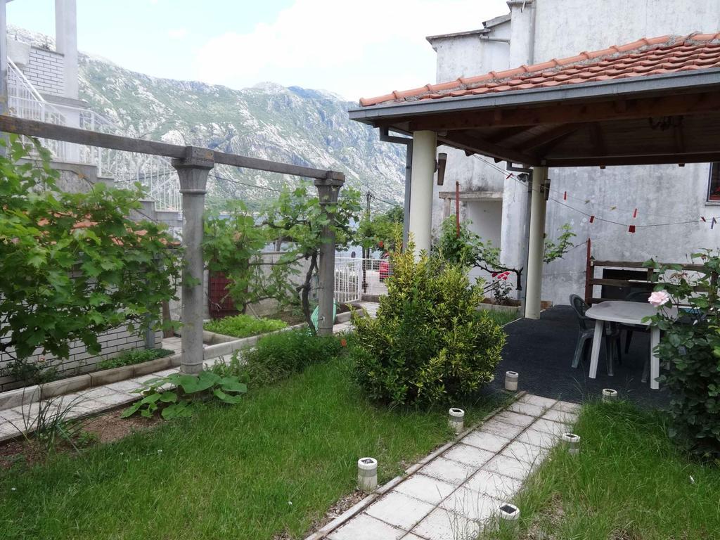 Seaside Apartments And Rooms Kotor Bagian luar foto