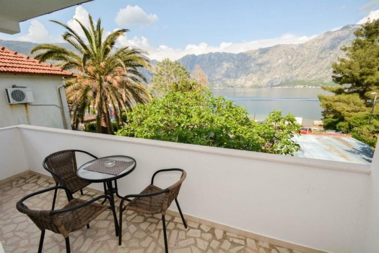 Seaside Apartments And Rooms Kotor Bagian luar foto