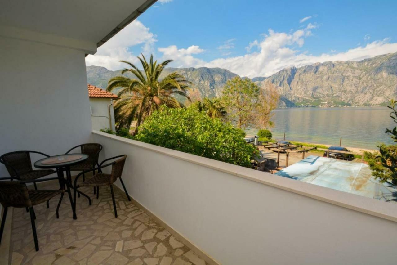 Seaside Apartments And Rooms Kotor Bagian luar foto